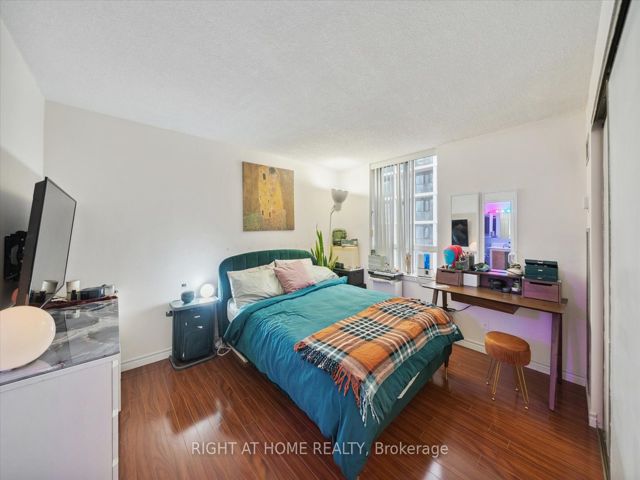 1407 - 633 Bay St