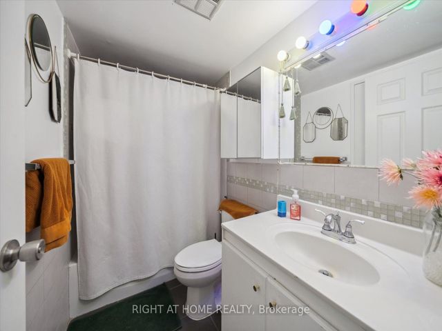 1407 - 633 Bay St
