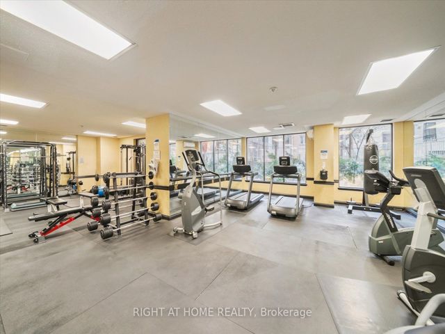 1407 - 633 Bay St
