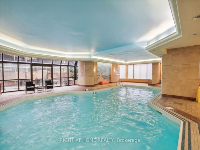 1407 - 633 Bay St
