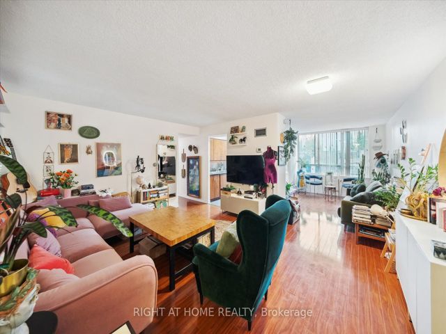 1407 - 633 Bay St
