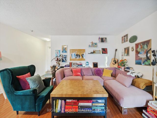 1407 - 633 Bay St