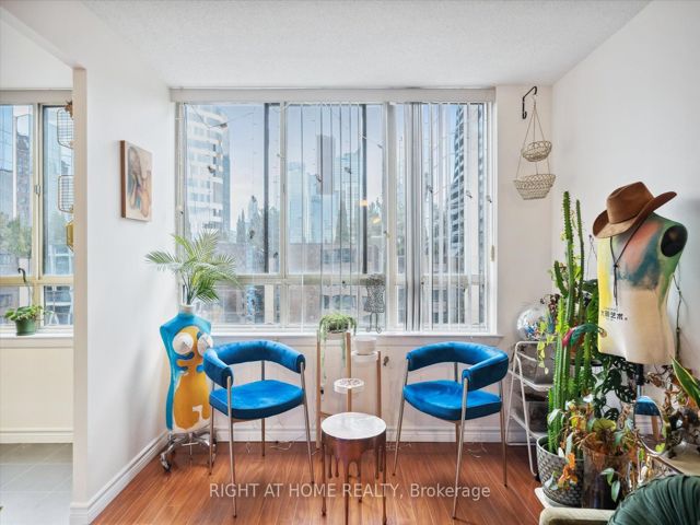 1407 - 633 Bay St