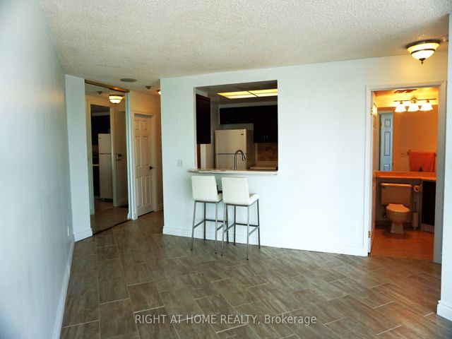 2110 - 7 Concorde Pl E