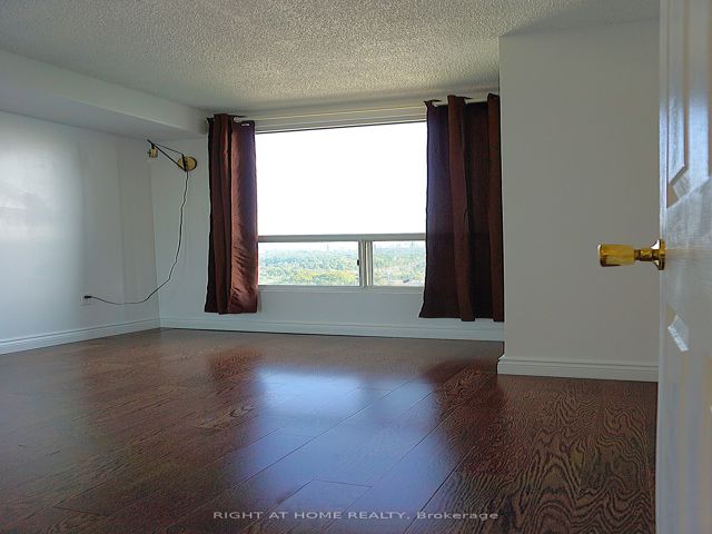 2110 - 7 Concorde Pl E