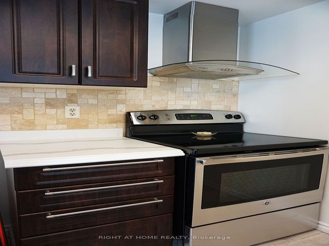 2110 - 7 Concorde Pl E