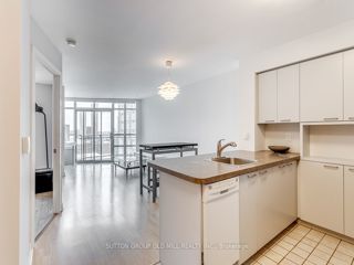PH2 - 255 Richmond St E
