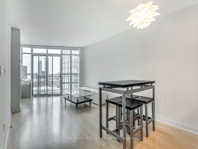 PH2 - 255 Richmond St E