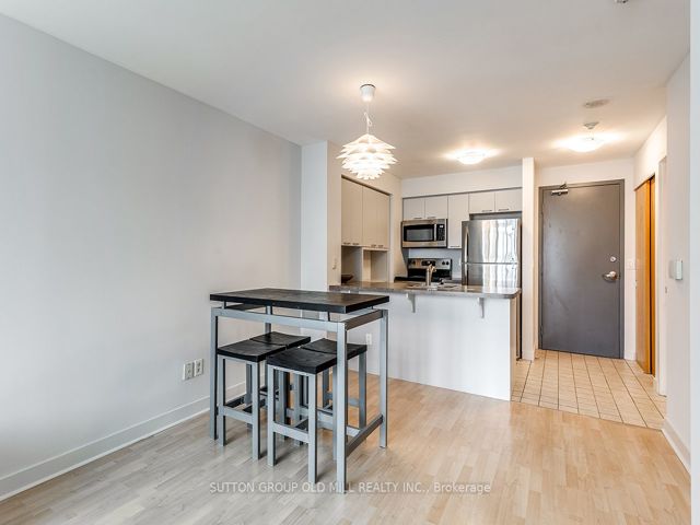 PH2 - 255 Richmond St E