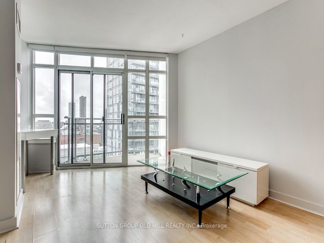 PH2 - 255 Richmond St E