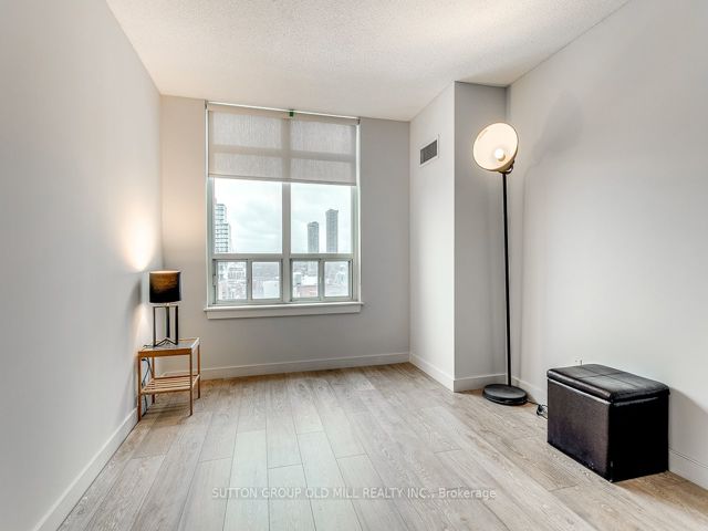 PH2 - 255 Richmond St E