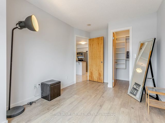 PH2 - 255 Richmond St E