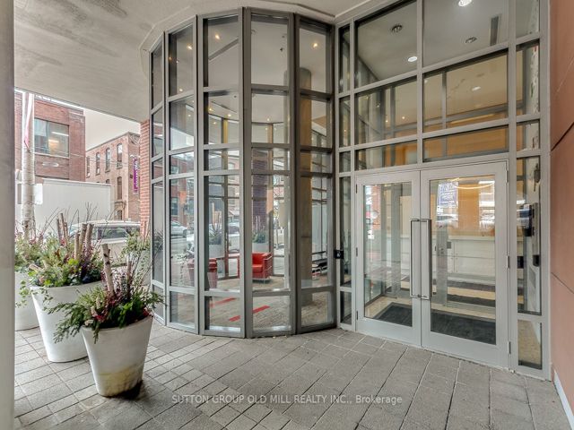 PH2 - 255 Richmond St E