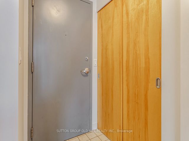 PH2 - 255 Richmond St E
