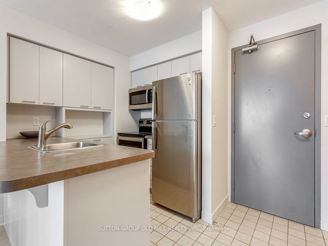 PH2 - 255 Richmond St E