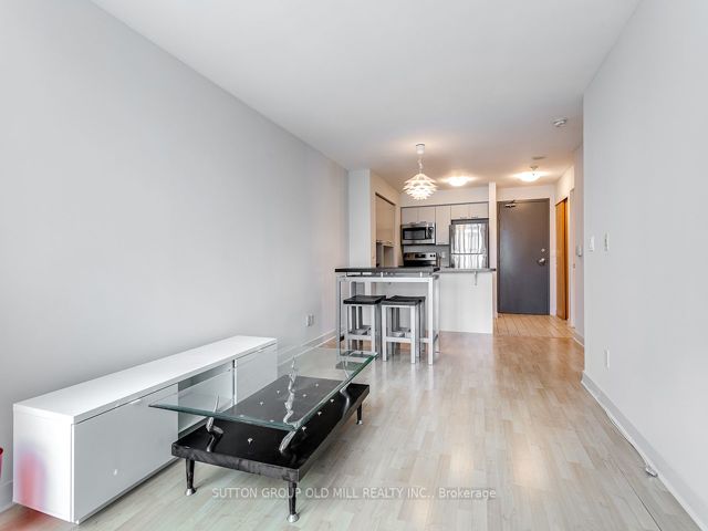 PH2 - 255 Richmond St E