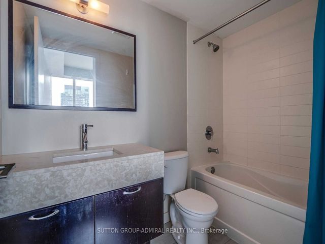 2904 - 126 Simcoe St W