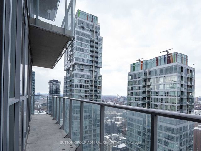 2904 - 126 Simcoe St W