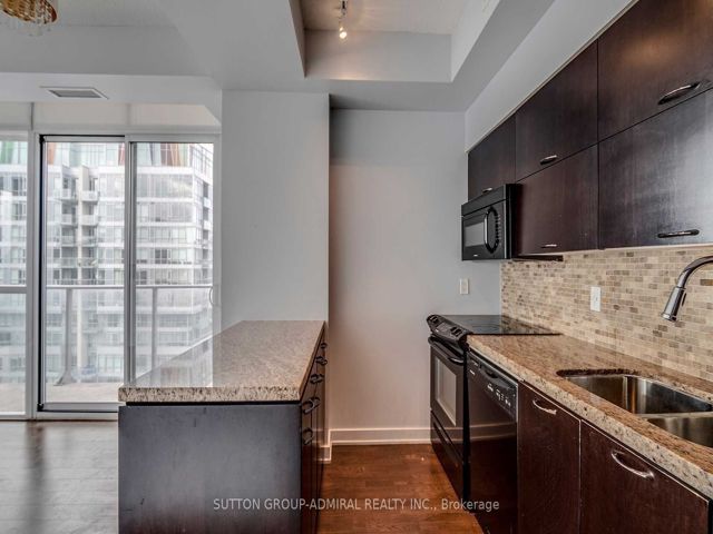 2904 - 126 Simcoe St W