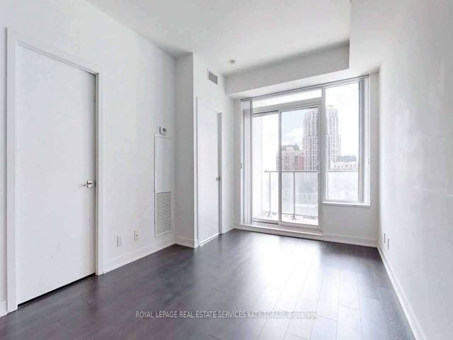 907 - 28 Avondale Ave