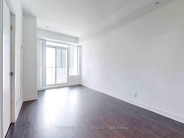 907 - 28 Avondale Ave