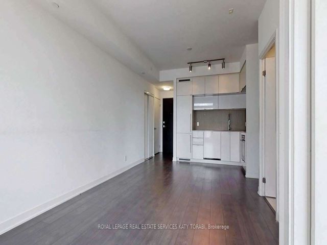 907 - 28 Avondale Ave