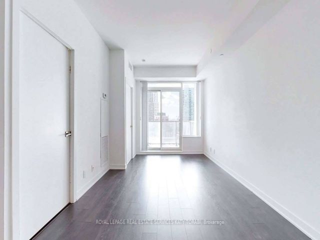 907 - 28 Avondale Ave