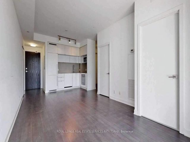 907 - 28 Avondale Ave