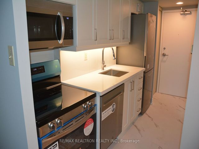 1809 - 705 King St W