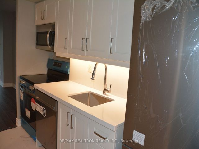 1809 - 705 King St W