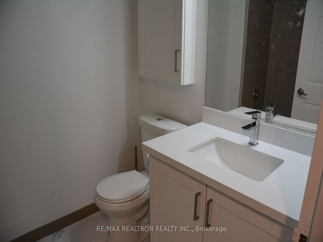1809 - 705 King St W