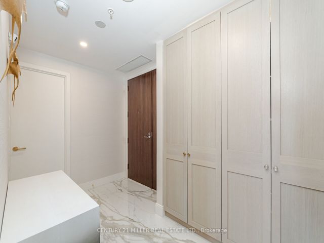 2705 - 180 University Ave