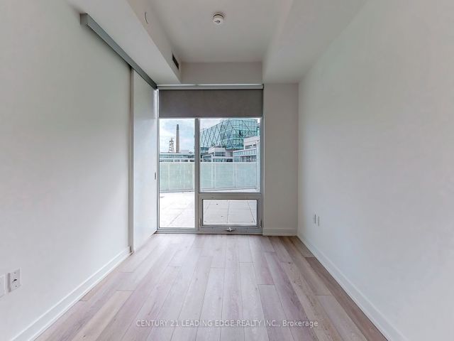 1002 - 15 Queens Quay E