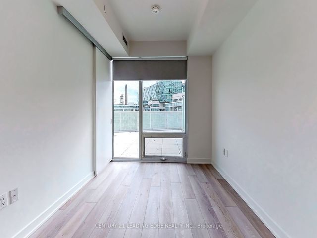 1002 - 15 Queens Quay E