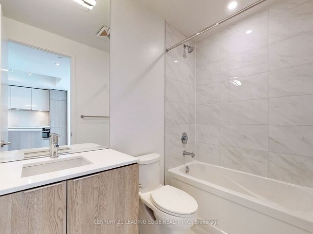 1002 - 15 Queens Quay E
