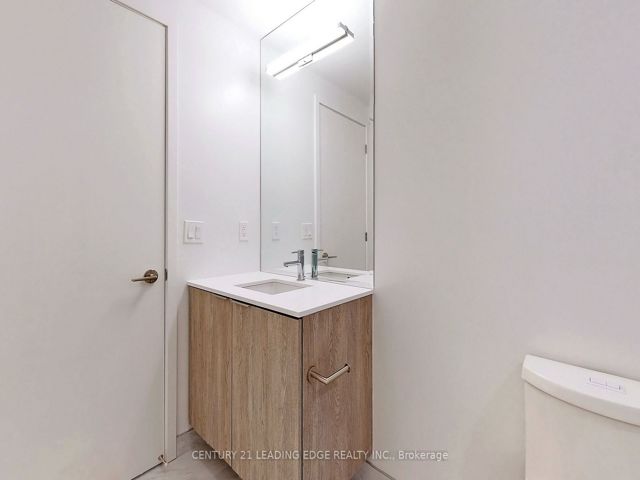 1002 - 15 Queens Quay E