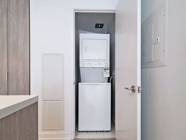 1002 - 15 Queens Quay E