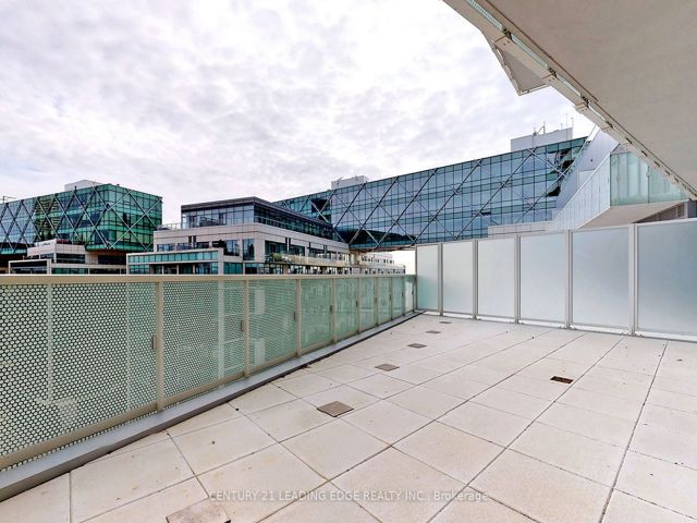 1002 - 15 Queens Quay E