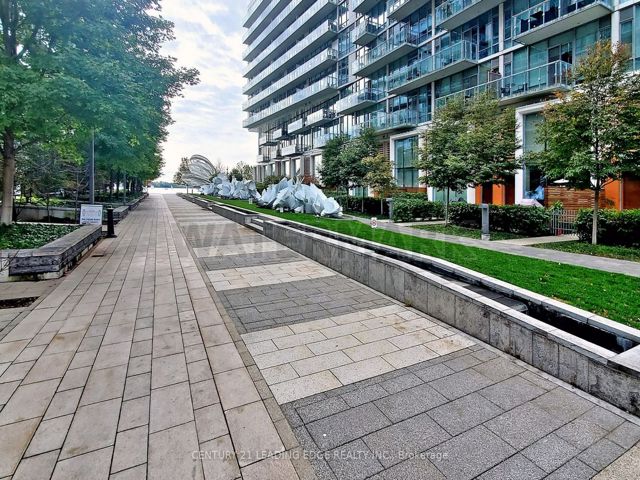1002 - 15 Queens Quay E