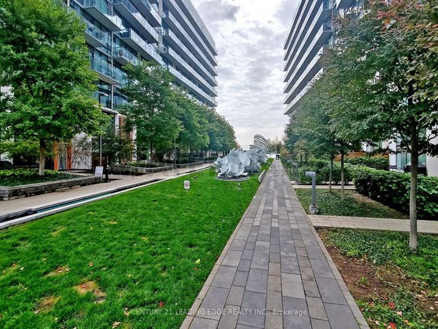 1002 - 15 Queens Quay E