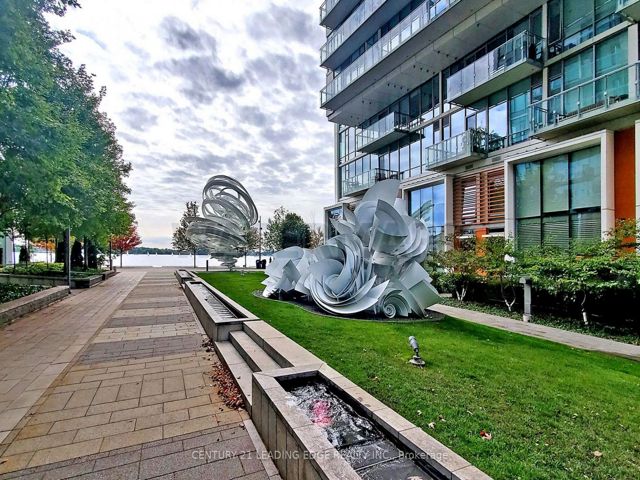 1002 - 15 Queens Quay E