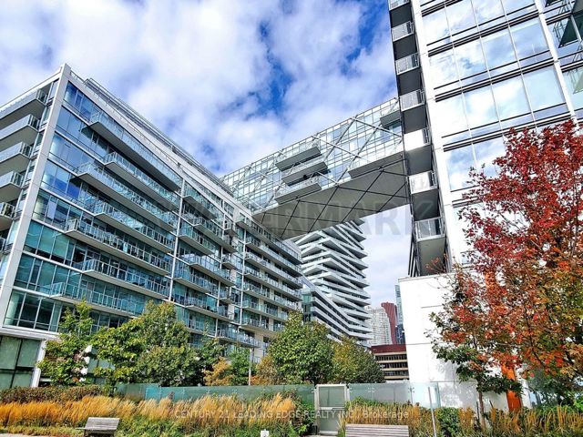 1002 - 15 Queens Quay E