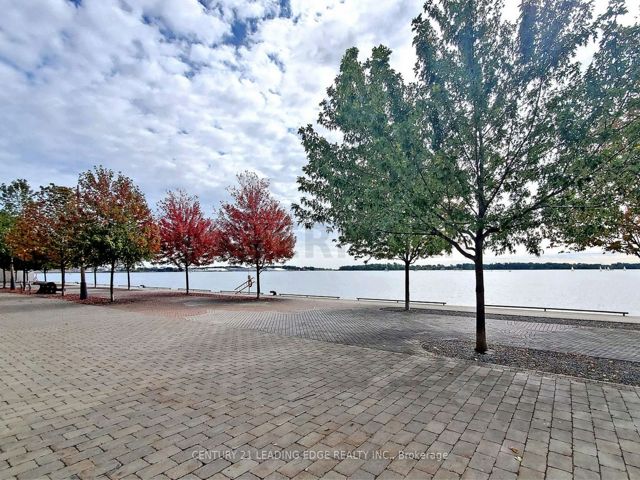 1002 - 15 Queens Quay E