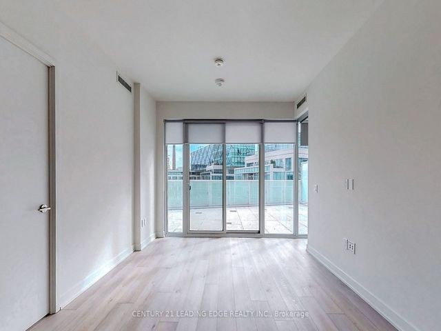 1002 - 15 Queens Quay E