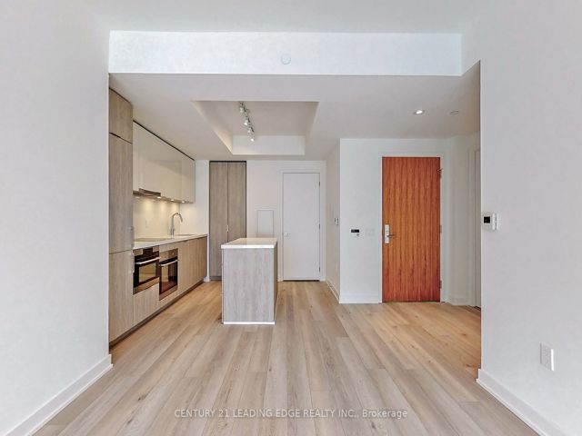 1002 - 15 Queens Quay E