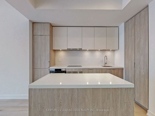 1002 - 15 Queens Quay E