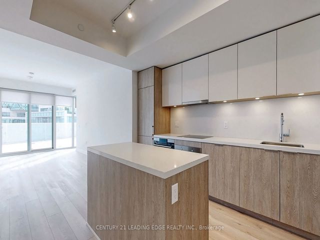 1002 - 15 Queens Quay E