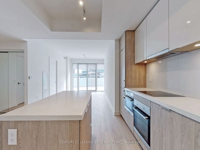 1002 - 15 Queens Quay E