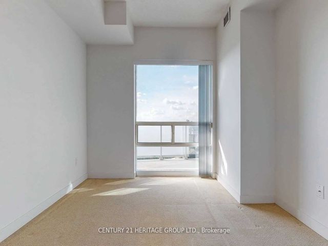2206 - 5740 Yonge St