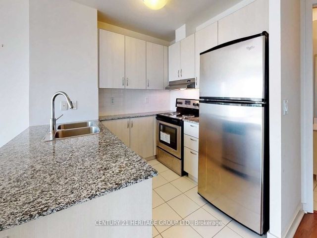 2206 - 5740 Yonge St